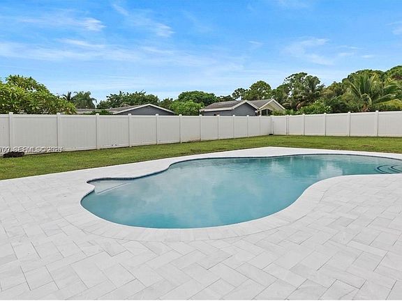 5th image of 1780 SW 12th St