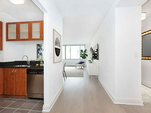 5th image of 222 E 34th St APT 909