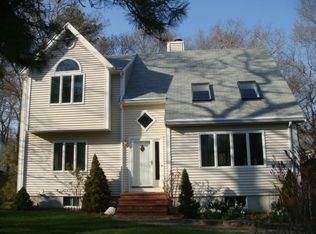 3 Hillside Ave, Mashpee, MA 02649