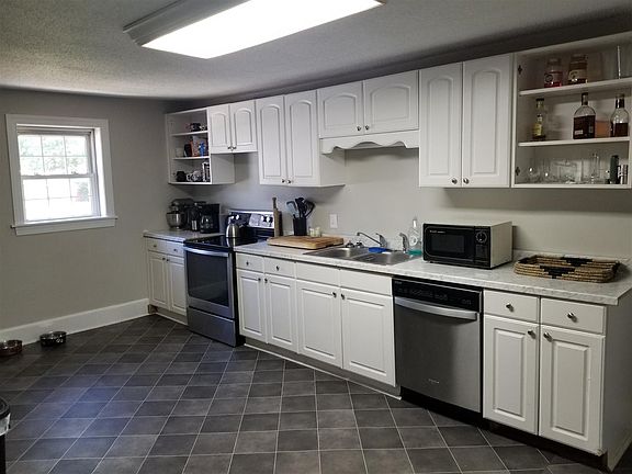4th image of 7124 Wood St