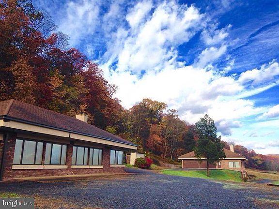 5th image of 895 Fishers Rd