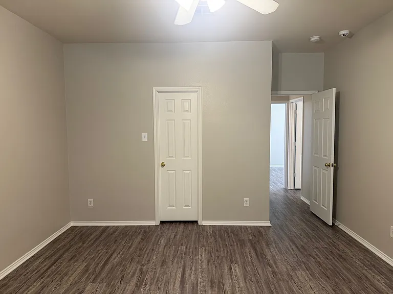 7905 Seven Oaks Ln — Photo 22