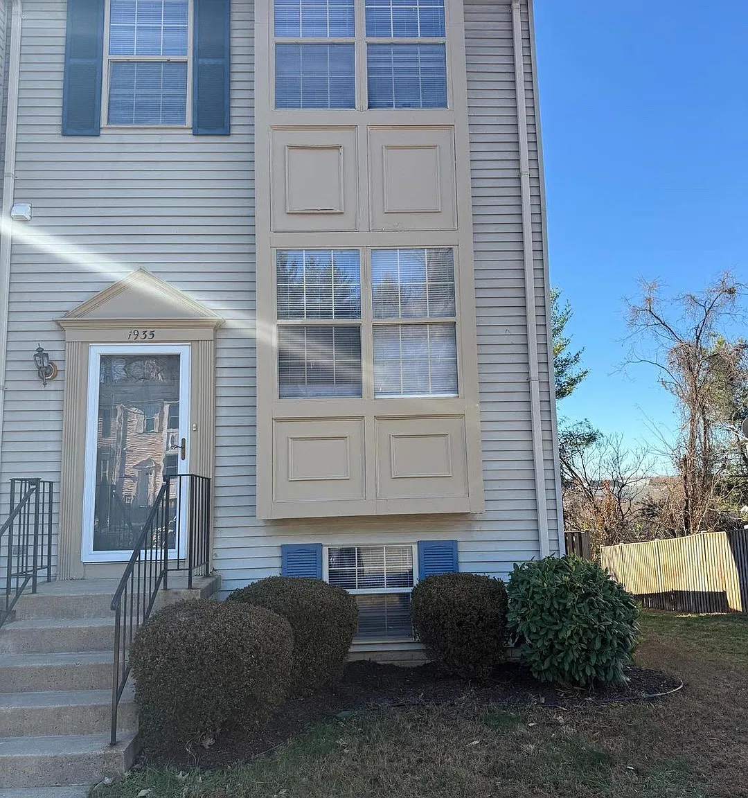 4 bed, 2.5 bath, 1676 sqft, $2,600 — Photo 1