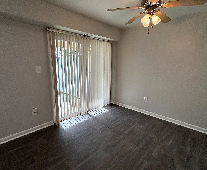 Longview — Photo 192