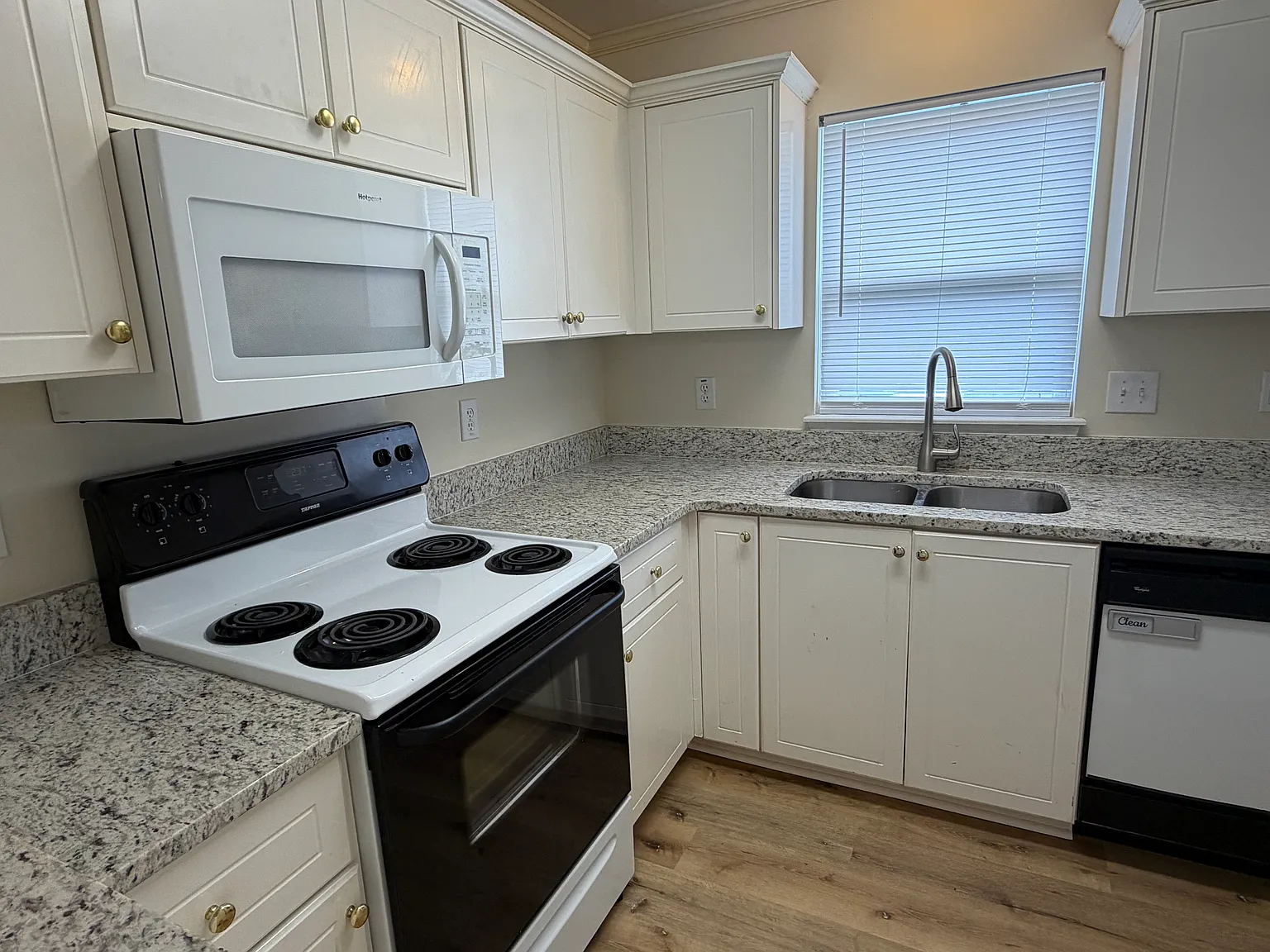 3 bed, 1500 sqft, $1,440 — Photo 3