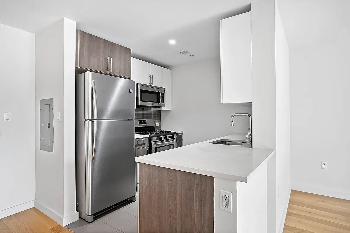 44-72 11th Street — Photo 3