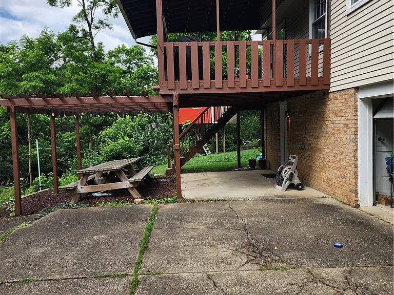 1376 Pheasant Cir — Photo 2