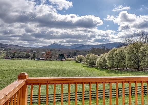 4th image of 205 Oak Ridge Rd