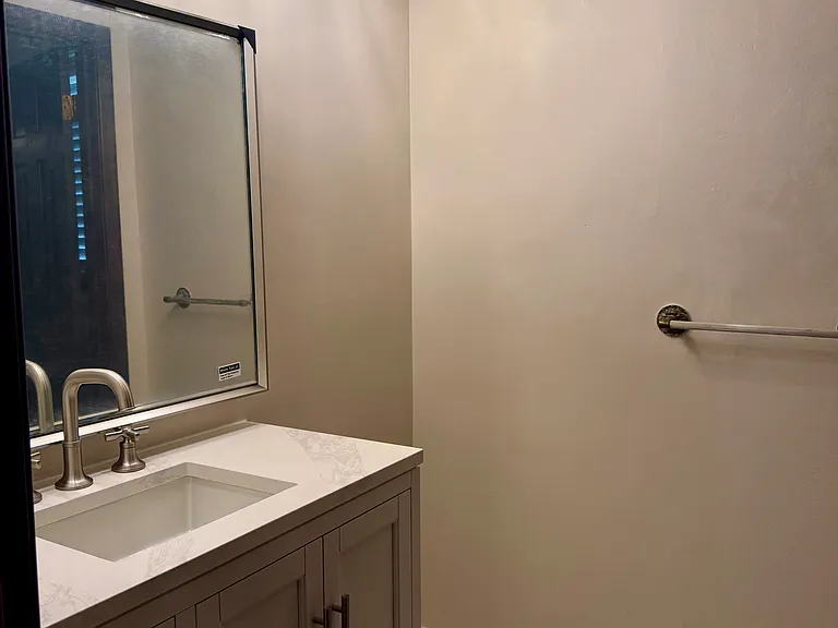 211 S Idlewild St — Photo 25