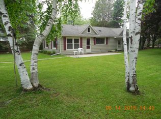 5832 Lakeshore Rd N, Palms, MI 48465