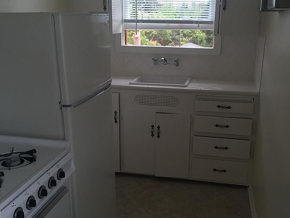 4th image of 249 Emerson St #6