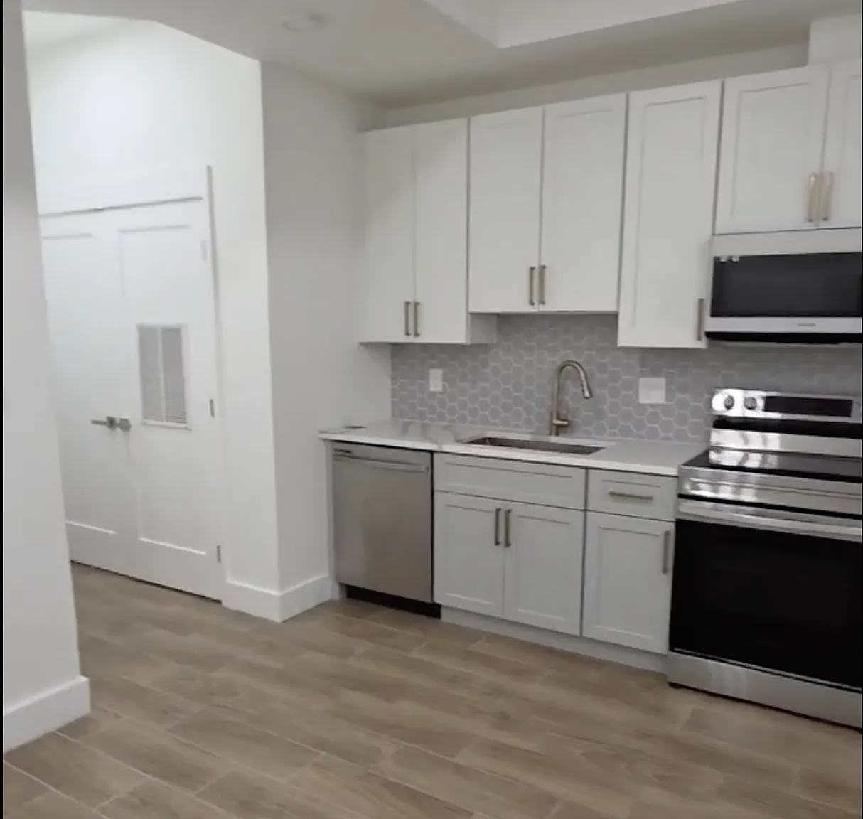 1 bed, 700 sqft, $1,900 — Photo 1