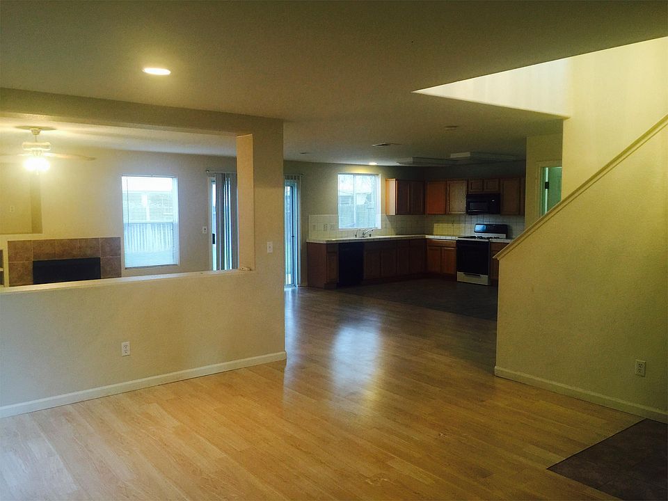 1st image of 420 Peregrine Dr