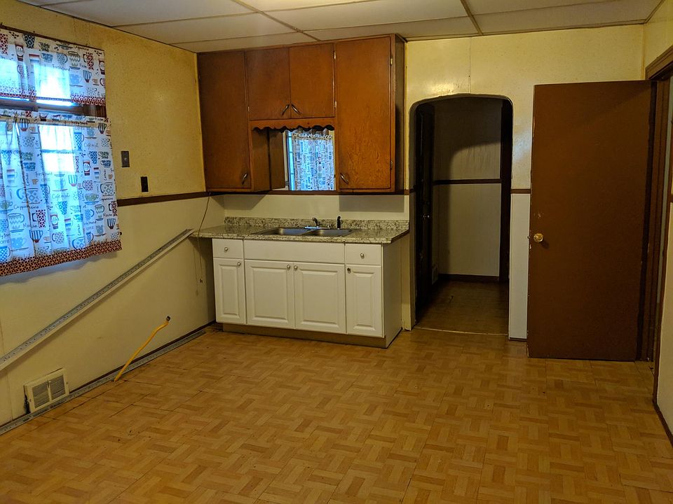 2nd image of 678 Swan St