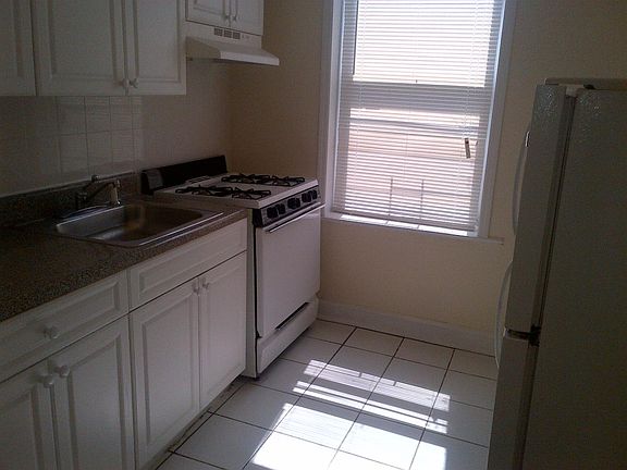 4th image of 11 Gifford Ave APT 3G