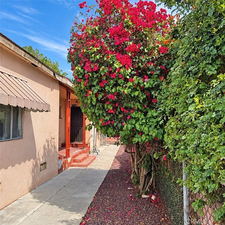 2 bed, 920 sqft, $2,100 — Photo 1