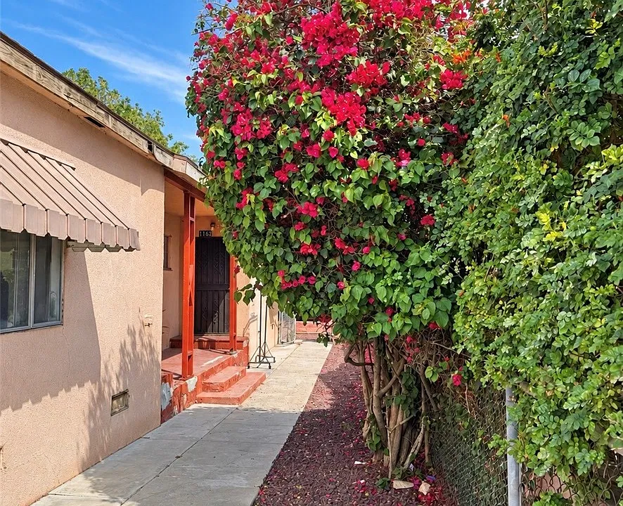 1162 Calada St