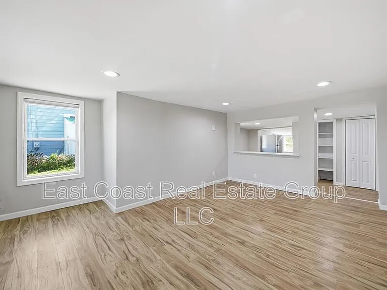 116 S High St — Photo 9