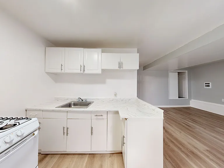 7036 MacArthur Blvd — Photo 9