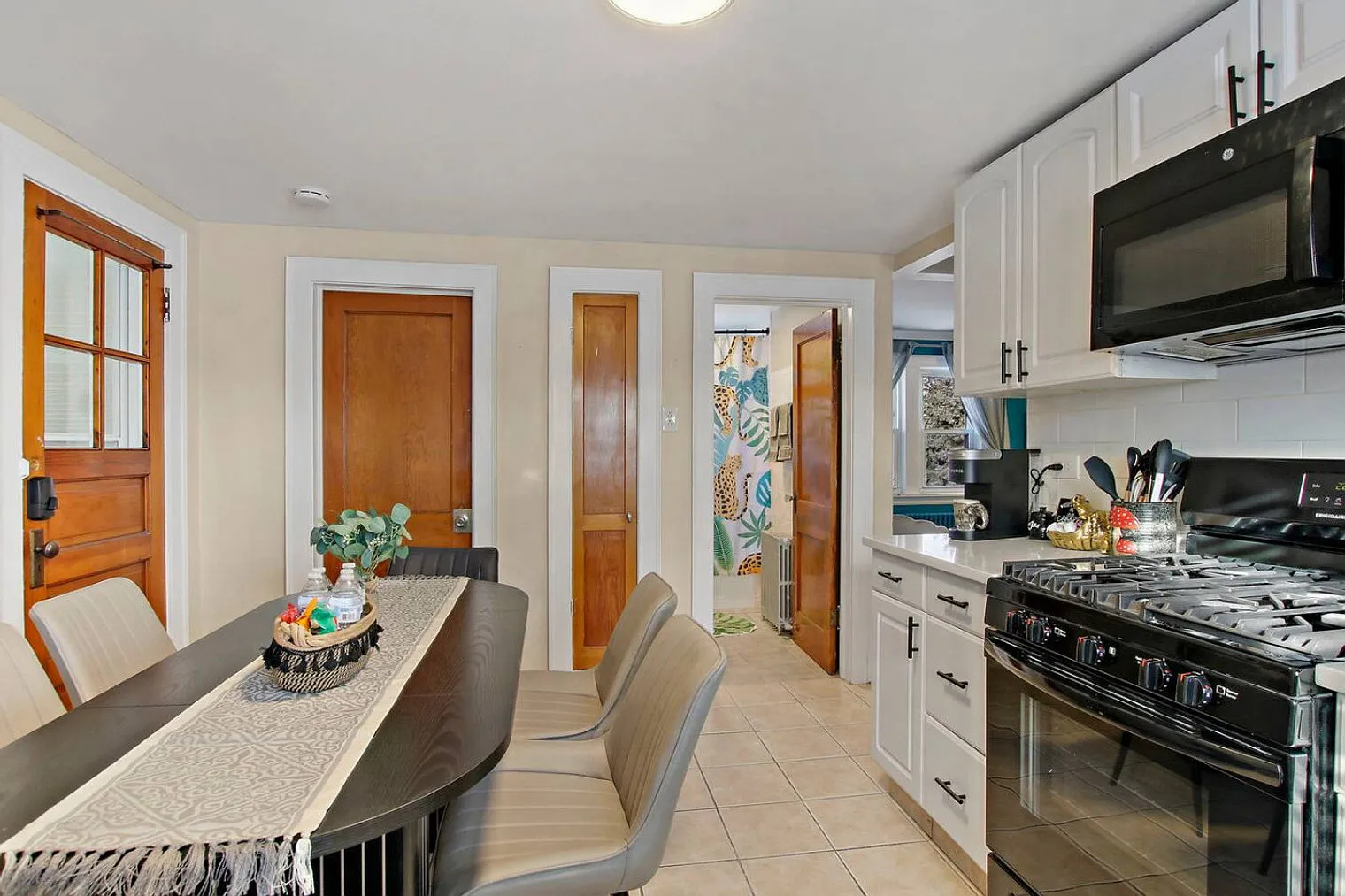 3 bed, 1.0 bath, $2,697 — Photo 4