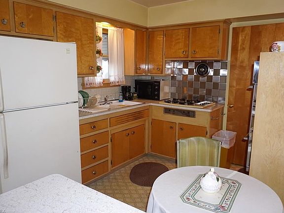 3rd image of 15965 Susan Dr