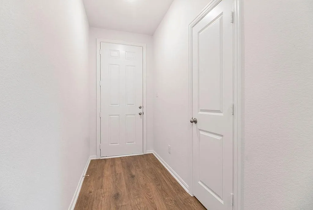 5 bed, 3.5 bath, 2560 sqft, $2,799 — Photo 3