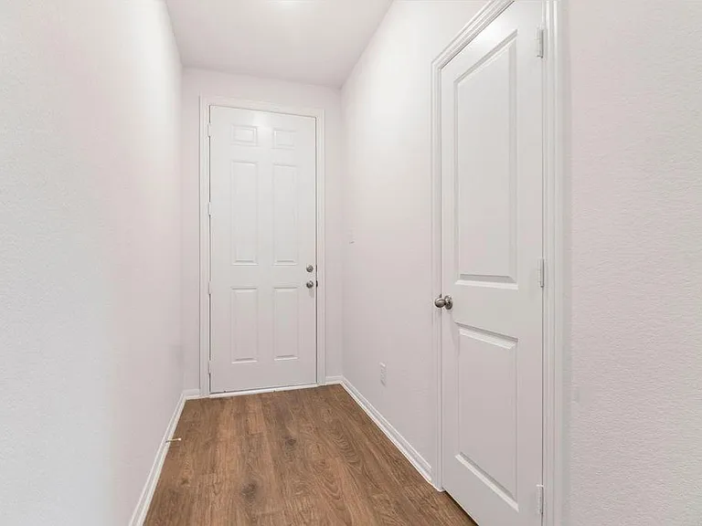 418 Magnolia St — Photo 3