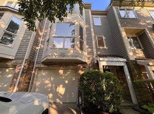 9 Taverngreen Ct, Baltimore, MD 21209