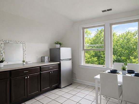 4th image of 500 E Beau St APT 2