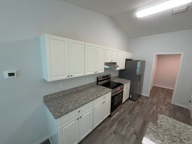 3 bed, 2.0 bath, 1583 sqft, $1,799 — Photo 2