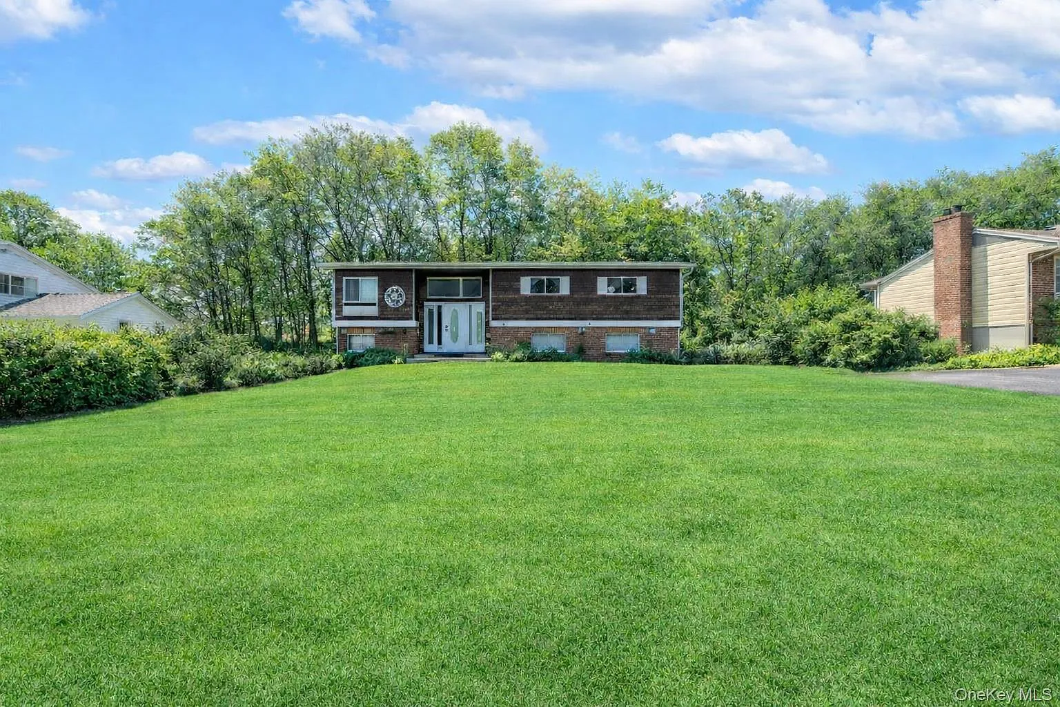 75 Tennyson Drive photo 1