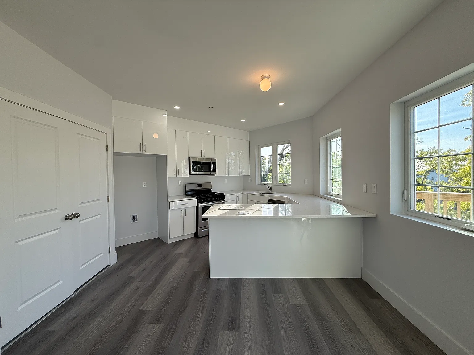 3 bed, 2.5 bath, 1500 sqft, $3,000 — Photo 3
