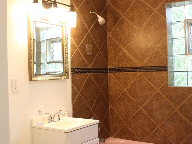 2025 W 35th St #2F — Photo 58