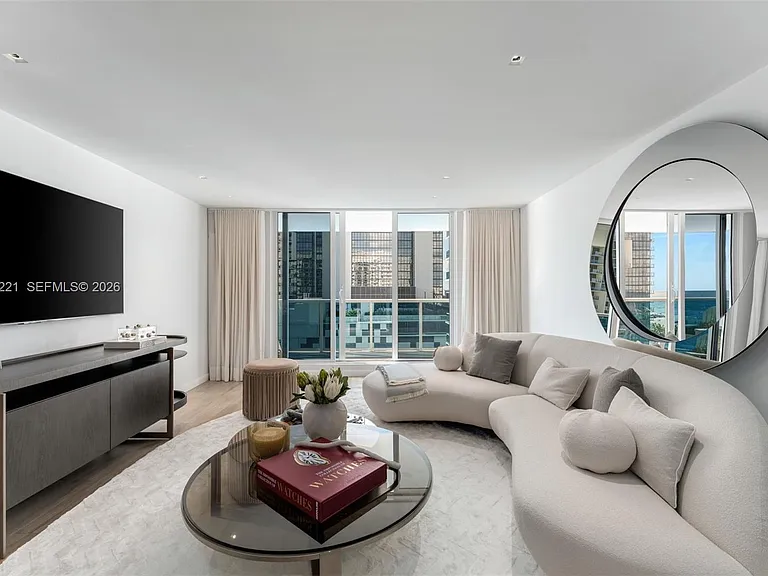 2301 Collins Ave #902 — Photo 9