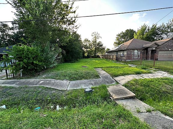 5th image of 7822 McLean St
