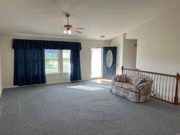 3rd image of 11 Woodbourne Pl