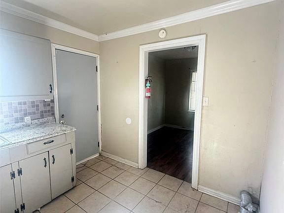 5th image of 2951 Poland St