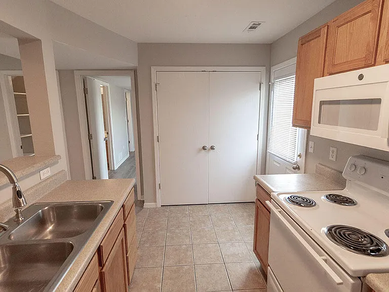 5211 Currituck Ln — Photo 9
