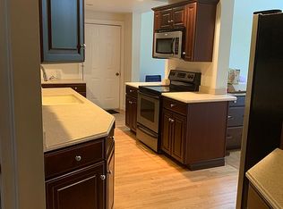 402 Falmouth Rd, Falmouth, ME 04105