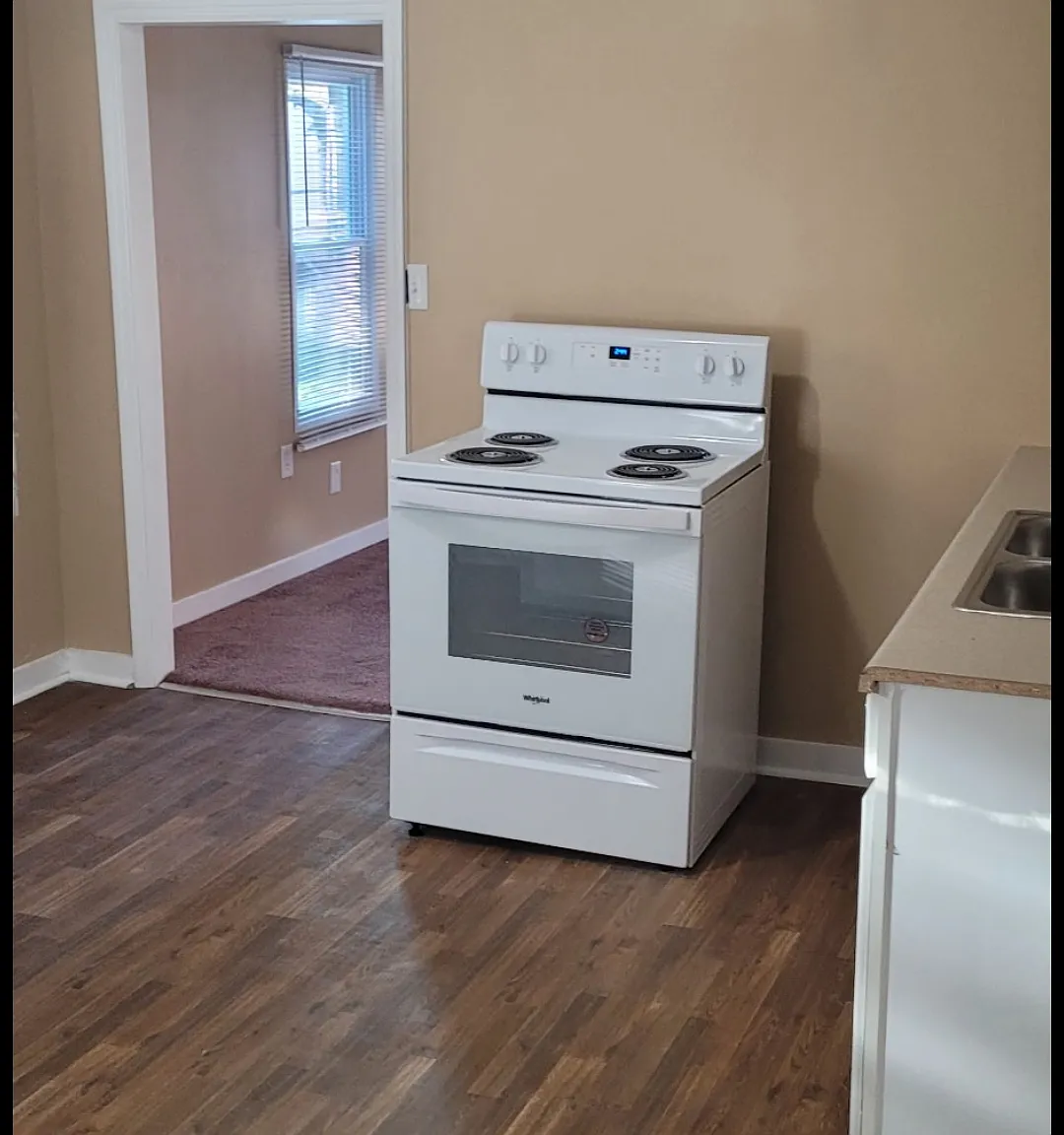 2 bed, 695 sqft, $850 — Photo 2