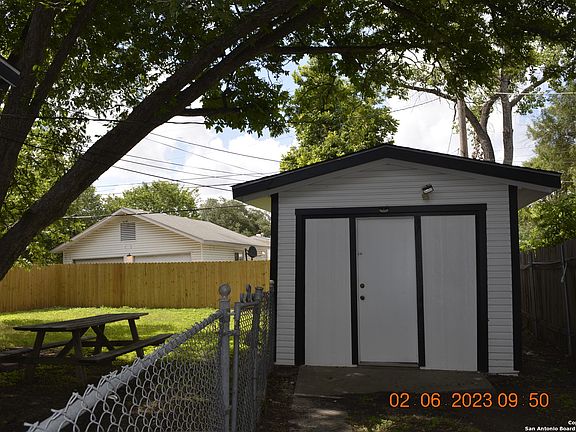 5th image of 258 NASSAU DR