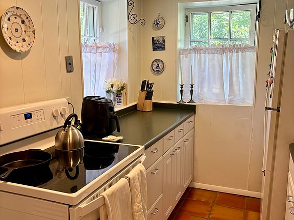 5th image of 800 E Morningside Dr NE APT C