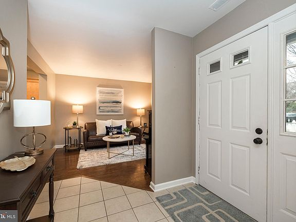 3rd image of 111 Evergreen Ct