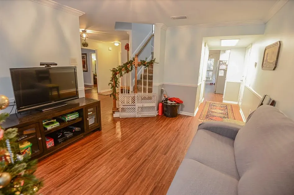 4 bed, 2414 sqft, $3,800 — Photo 3