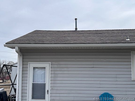 3rd image of 805 Shawnee St