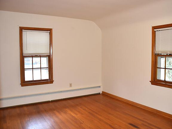 4th image of 12 Sussex Dr