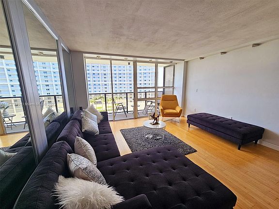 3rd image of 600 NE 36th St APT 1419