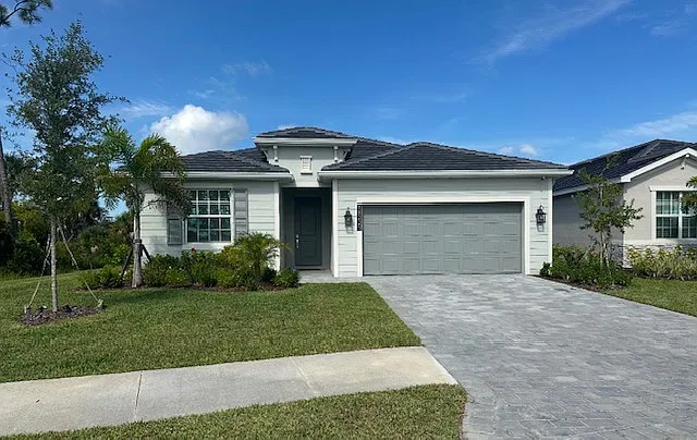 4 bed, 2201 sqft, $3,000 — Photo 1