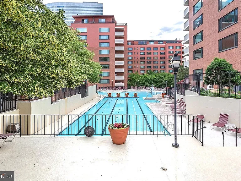 1021 Arlington Blvd #728 — Photo 23