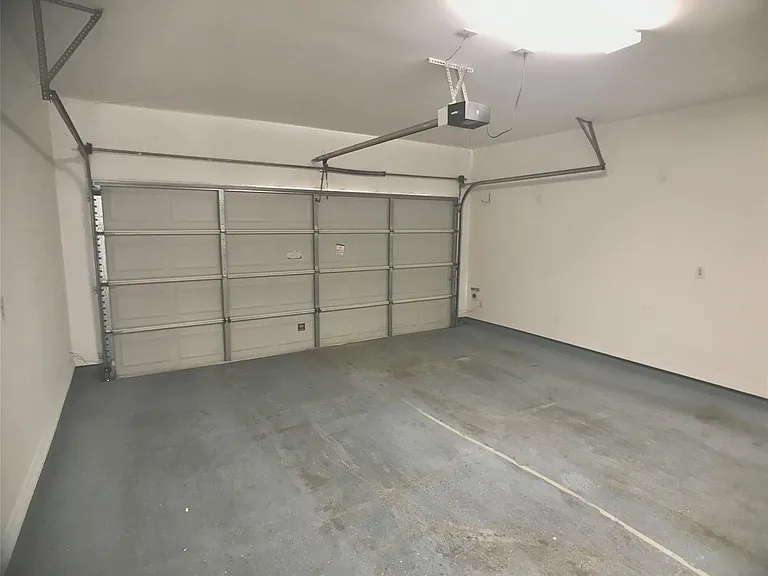 2104 Bancroft St — Photo 35